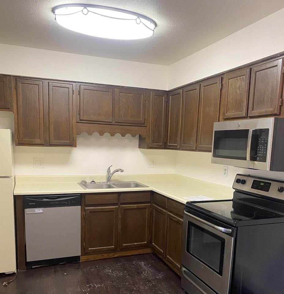 472 S Gilbert St #C - Photo 7 of 24