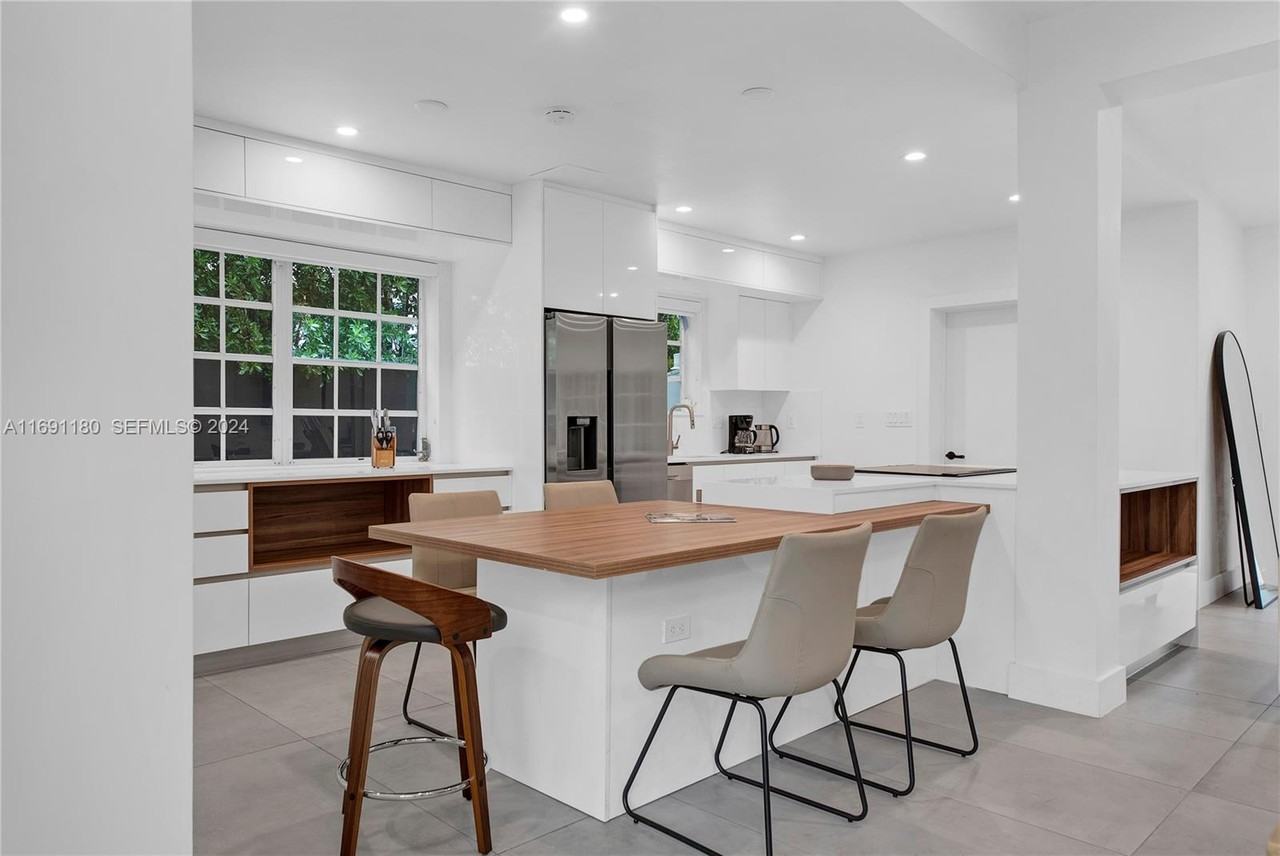 7505 Adventure Avenue - Photo 2 of 40