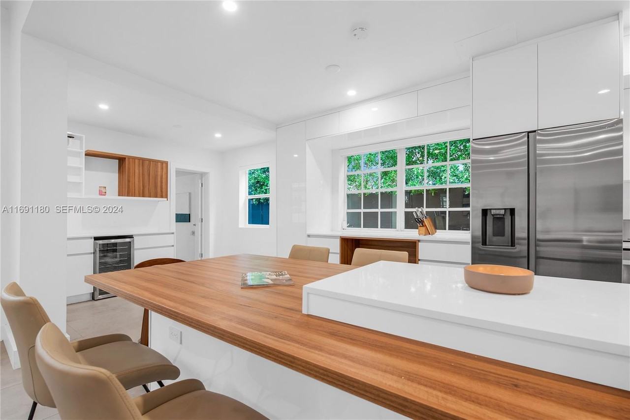 7505 Adventure Avenue - Photo 5 of 40