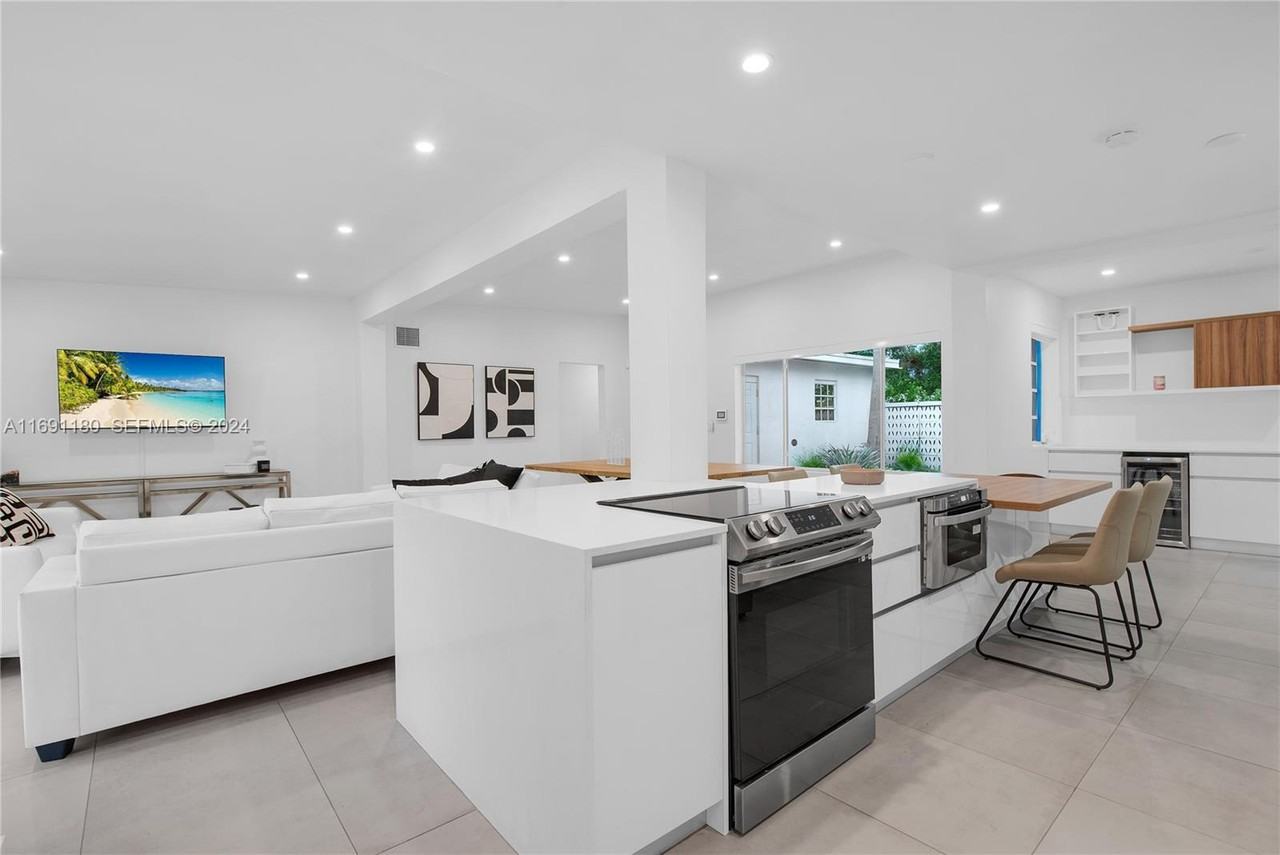 7505 Adventure Avenue - Photo 7 of 40