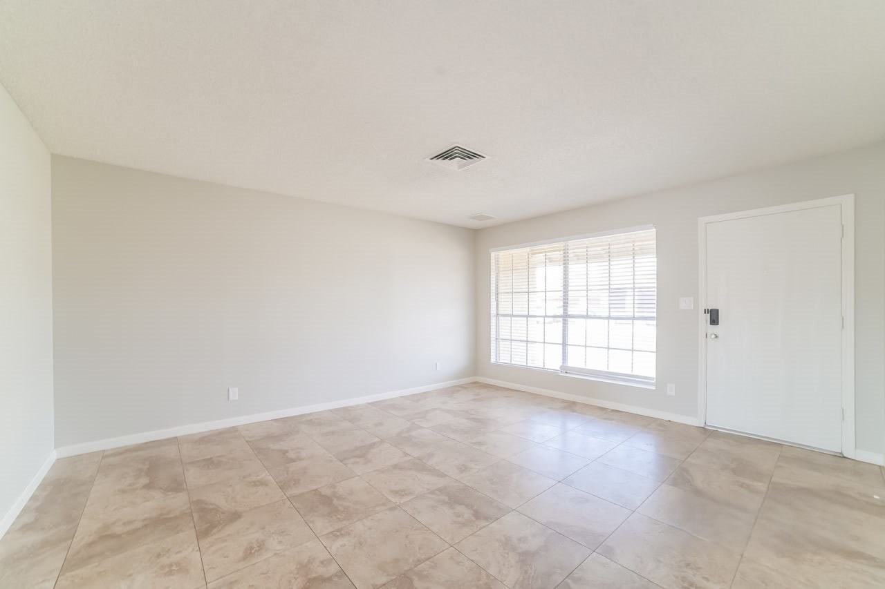 11003 North 64th Lane - Photo 4 of 6