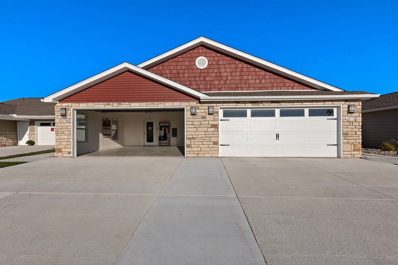 Redwood Chesterfield - Photo 2 of 21