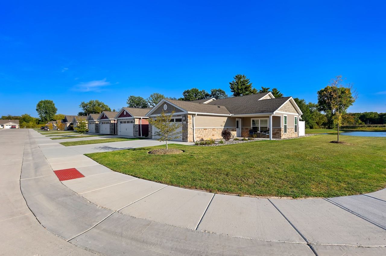 Redwood Chesterfield - Photo 3 of 21