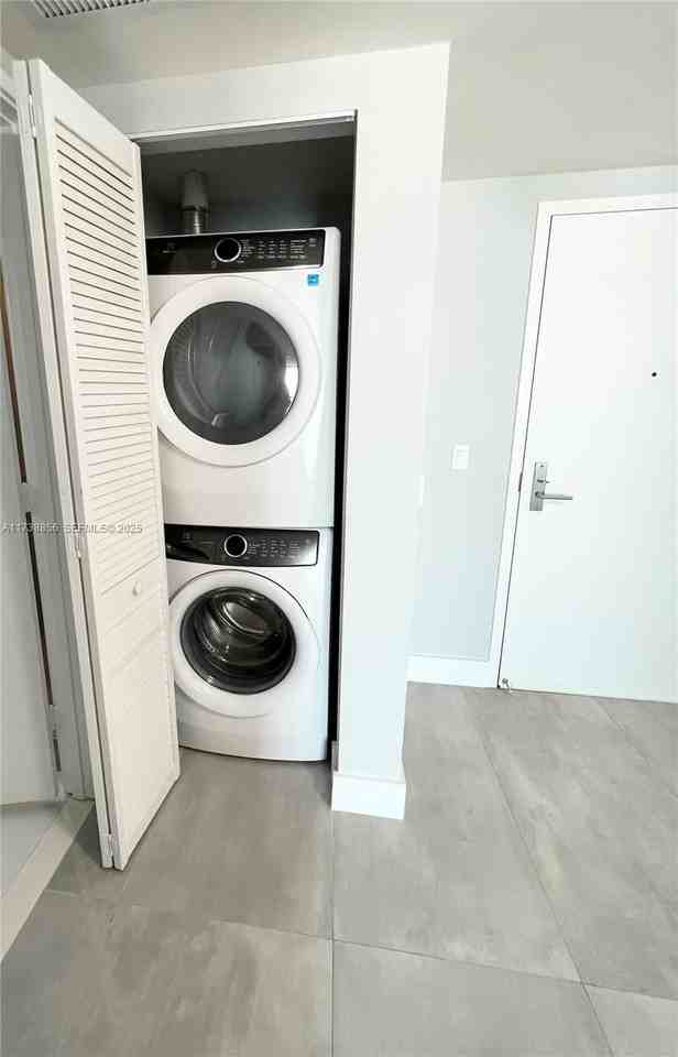 300 Sunny Isles Boulevard #4 - Photo 4 of 27