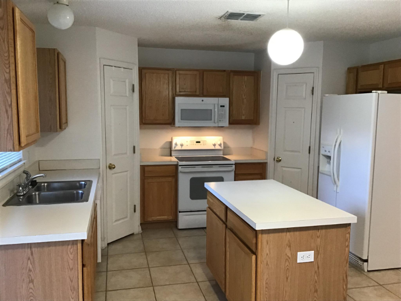 2606 Sheila Dr - Photo 3 of 18