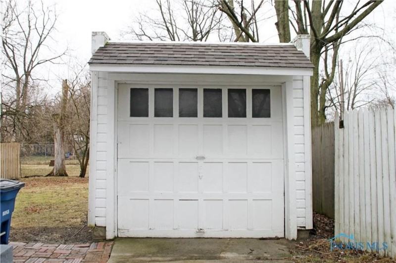 343 N Grove St - Photo 4 of 21