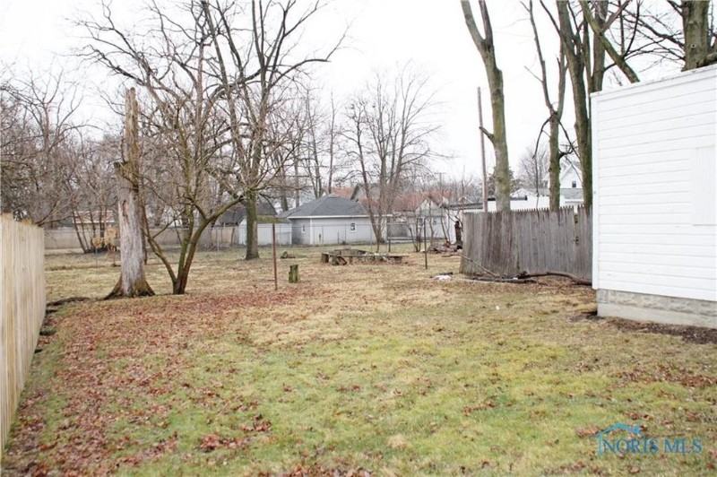 343 N Grove St - Photo 6 of 21