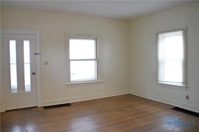 343 N Grove St - Photo 7 of 21