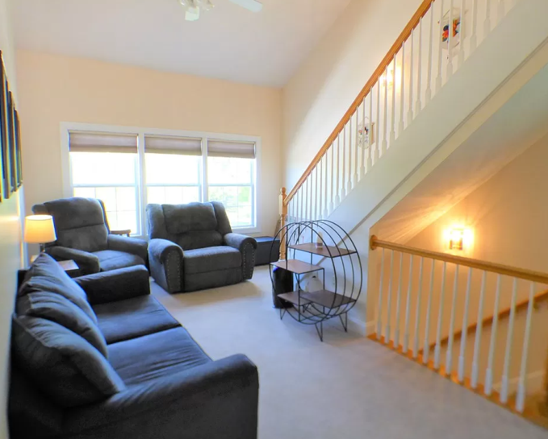 2 Oaktree Blvd - Photo 2 of 7