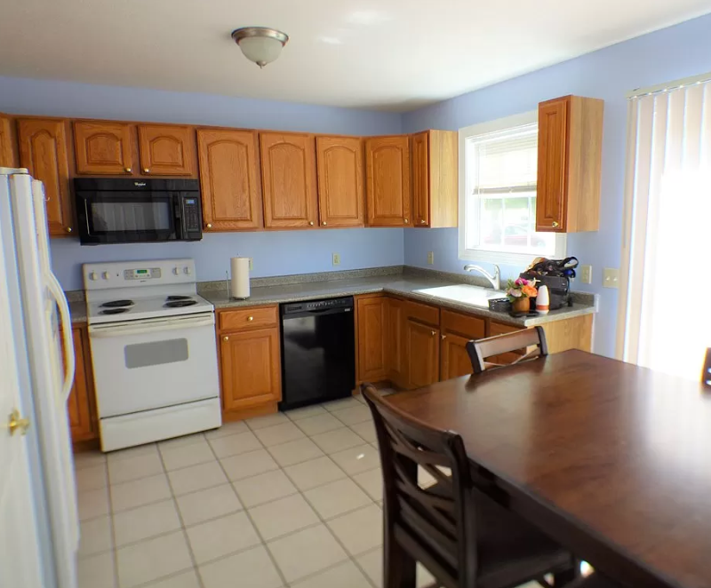 2 Oaktree Blvd - Photo 6 of 7