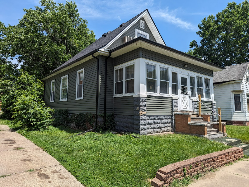 1723 W Fredonia Ave - Photo 2 of 19