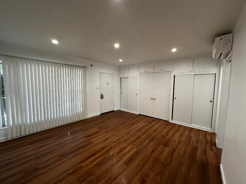 323 N Chevy Chase Dr - Photo 2 of 10