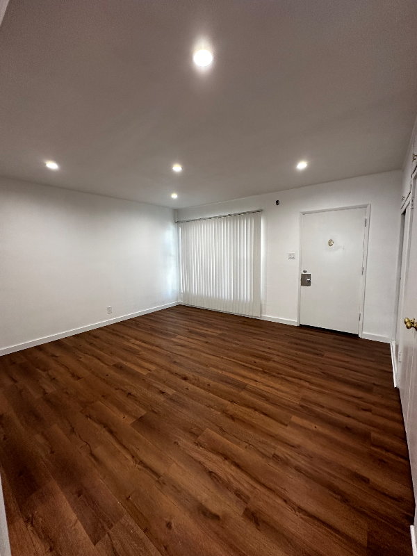 323 N Chevy Chase Dr - Photo 4 of 10