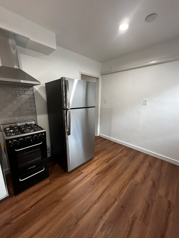 323 N Chevy Chase Dr - Photo 5 of 10