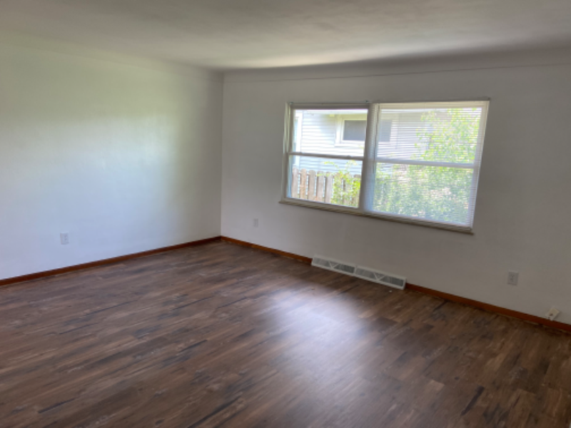 123 Napoleon Rd - Photo 4 of 15