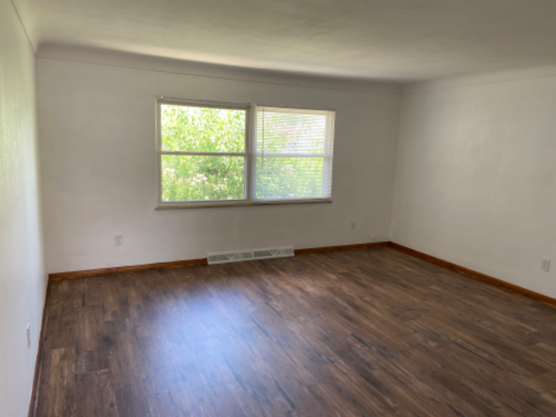 123 Napoleon Rd - Photo 5 of 15