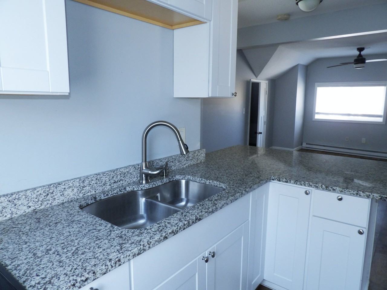 921 W 36th St #2 - Photo 3 of 23