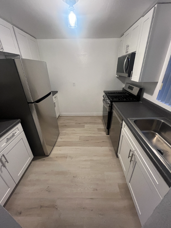 555 Oak St #301 - Photo 3 of 12