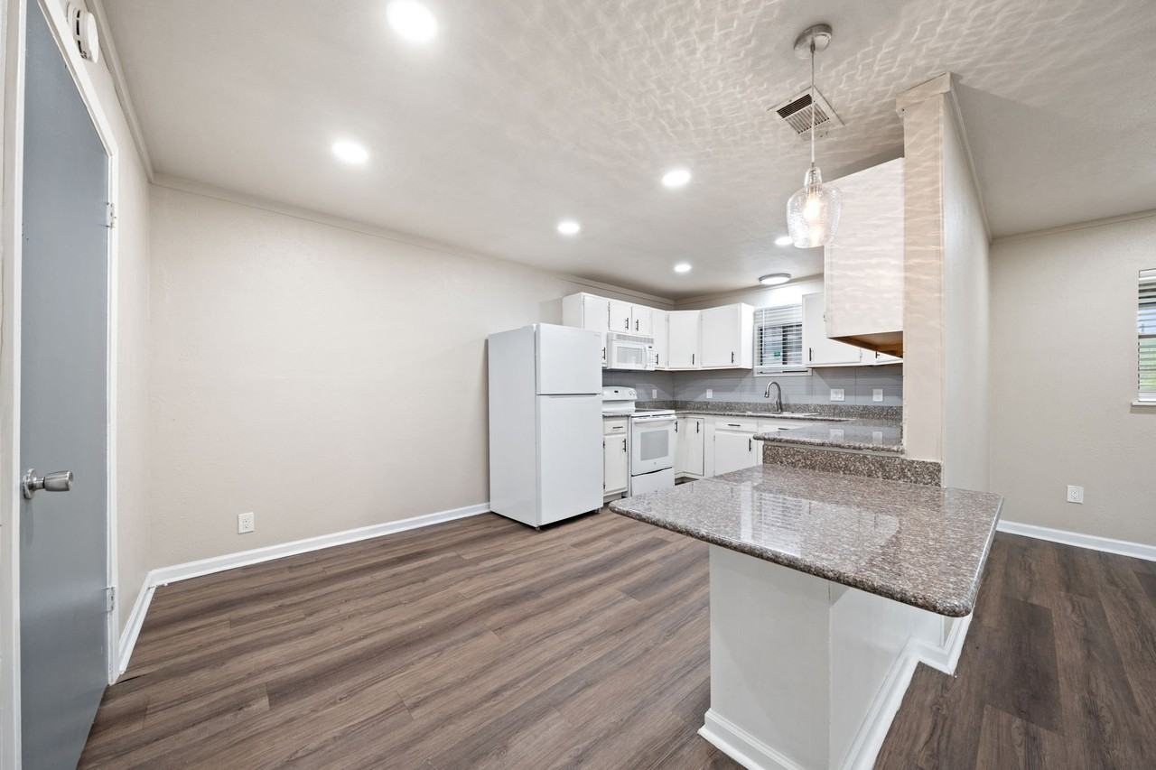 2626 Bobwhite Blvd - Photo 2 of 4