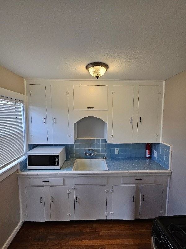 1621 Wesley St #1-2 - Photo 3 of 12