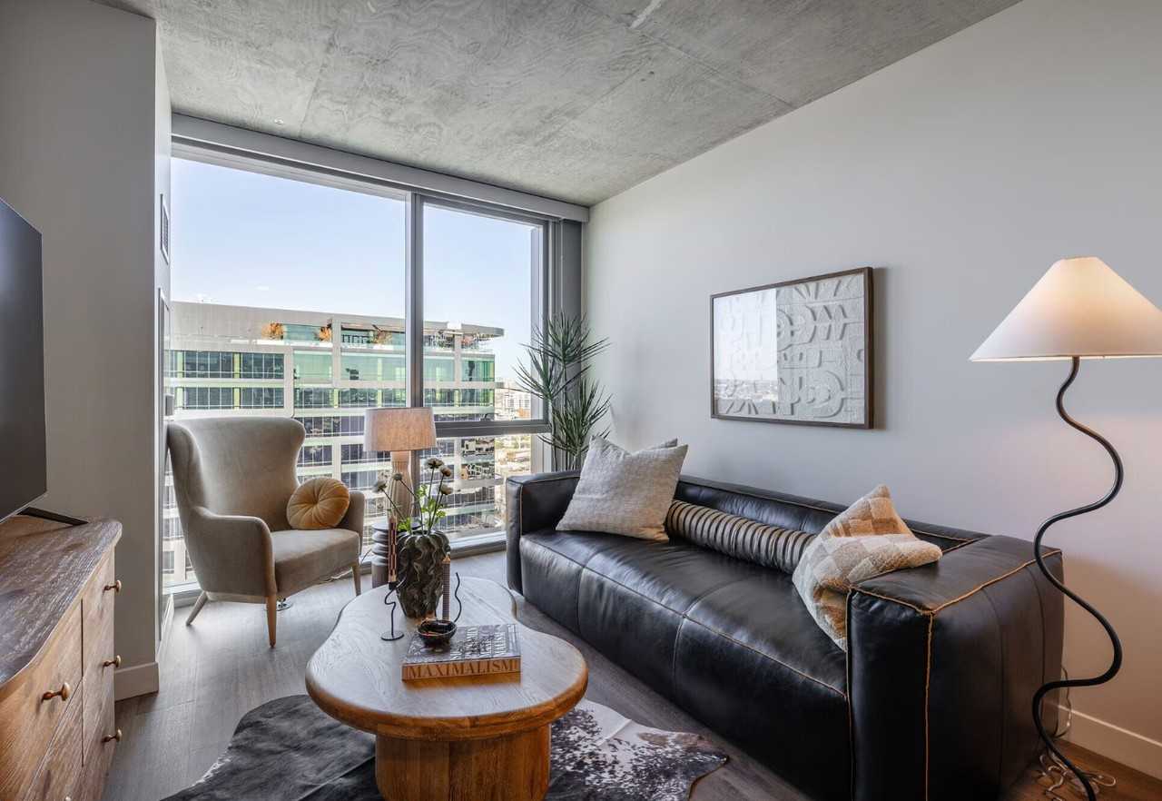 123 N May St - Photo 2 of 15