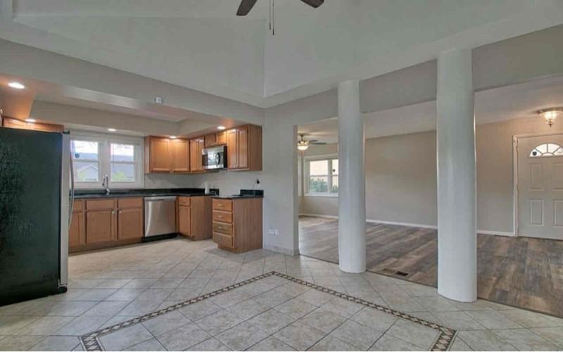 2824 186th St - Photo 4 of 12