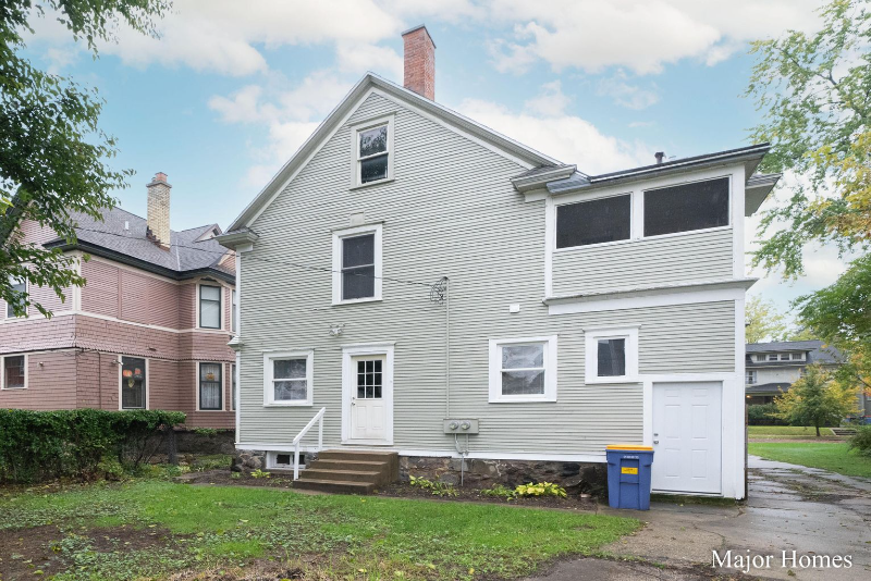 1333 Wealthy St Se #2 - Photo 4 of 19