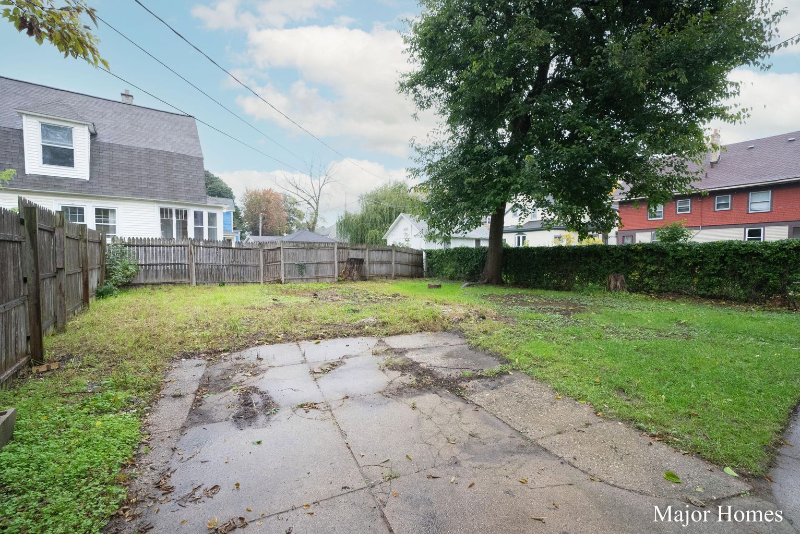 1333 Wealthy St Se #2 - Photo 5 of 19