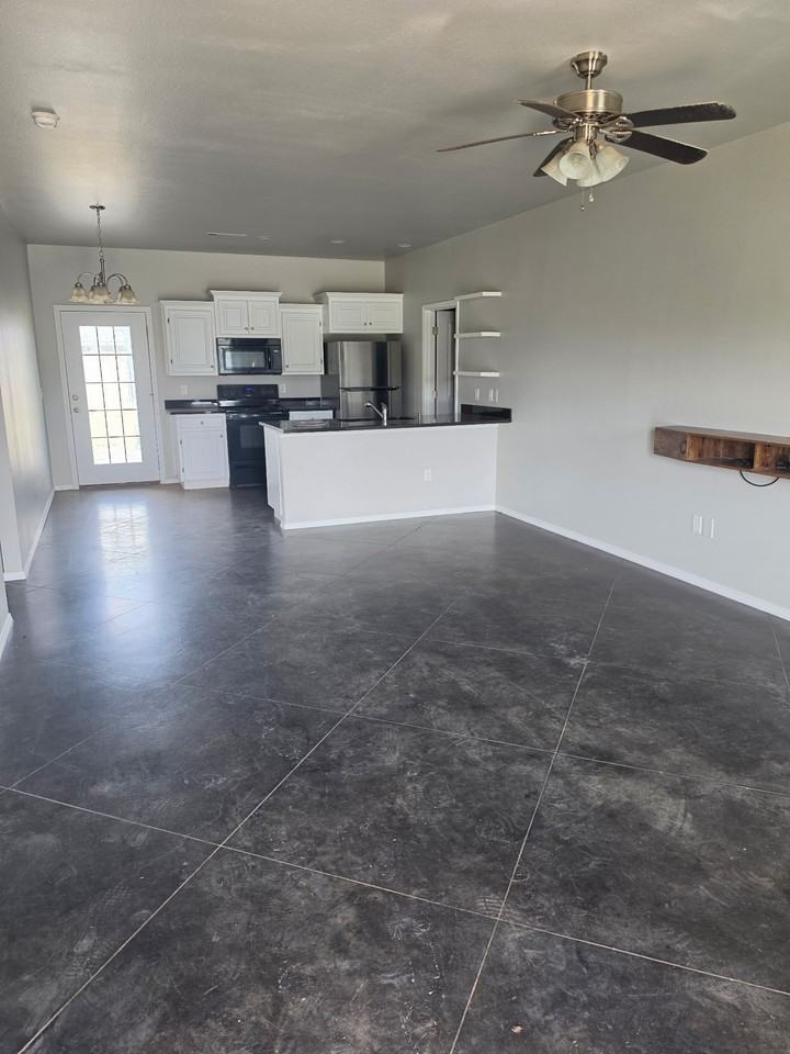 607 Lochridge - Photo 2 of 13