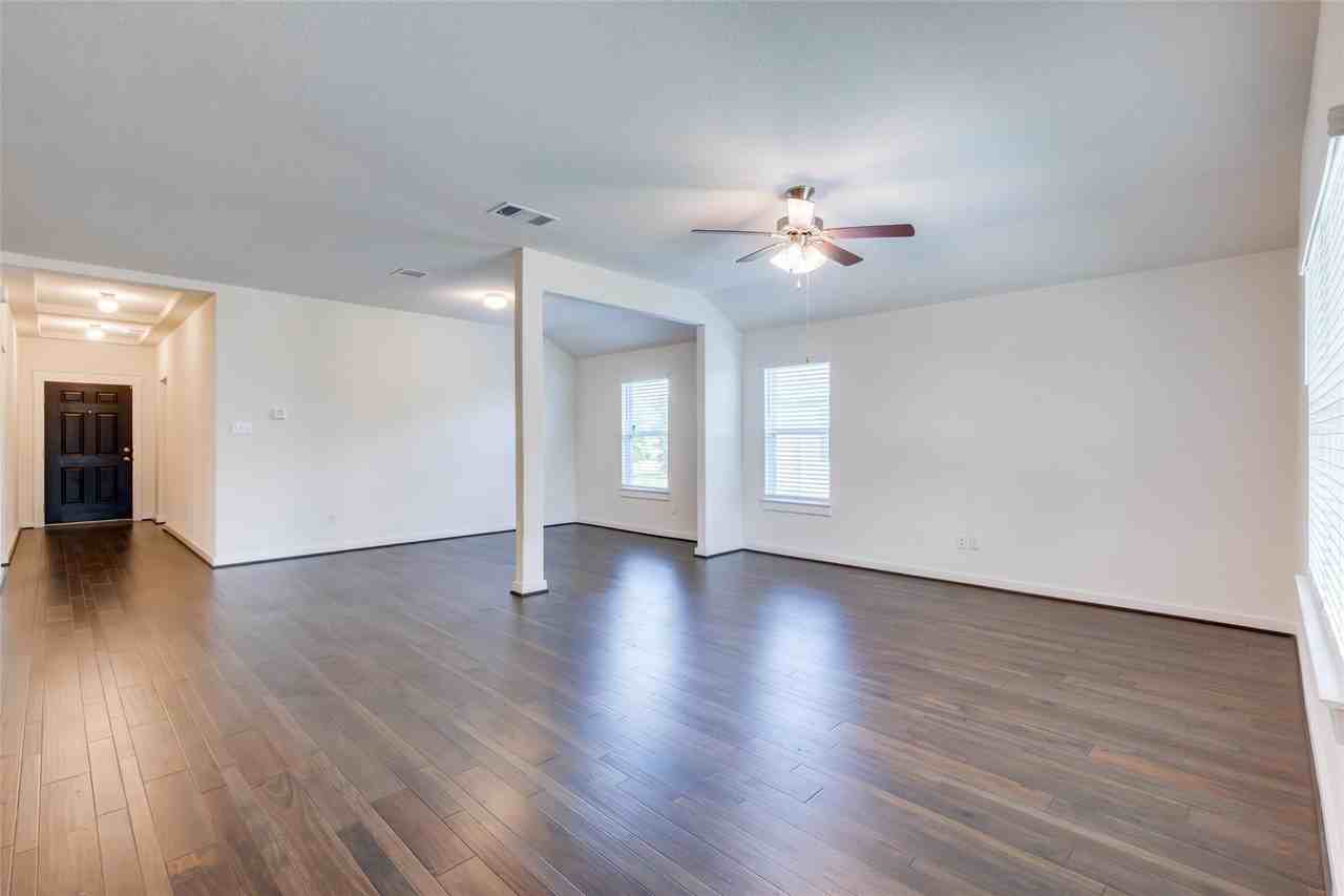 741 Carol Dr - Photo 3 of 26