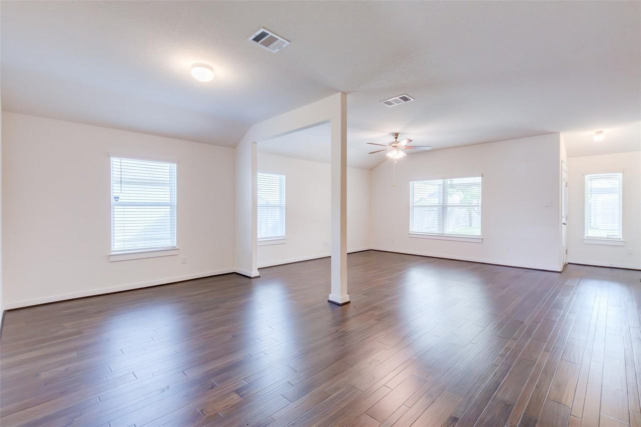 741 Carol Dr - Photo 4 of 26
