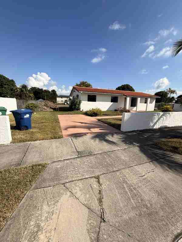 17855 Sw 105th Ave - Photo 3 of 18