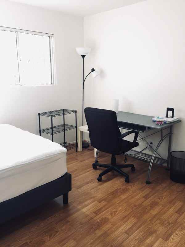 1217 20th St - Photo 3 of 6