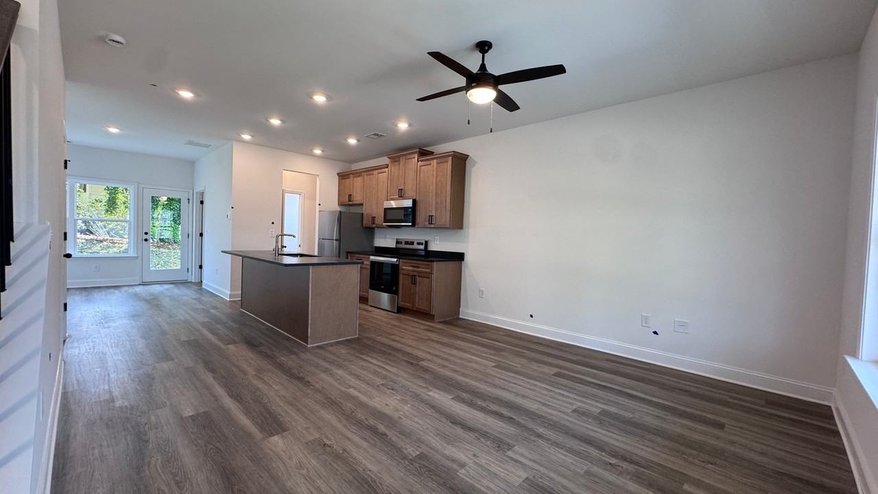 1905 Driftwood Cir - Photo 2 of 18