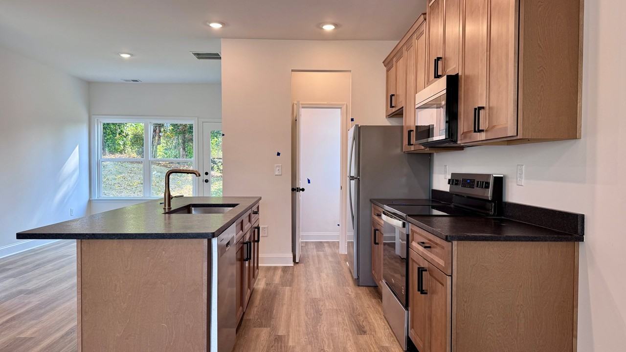 1905 Driftwood Cir - Photo 4 of 18