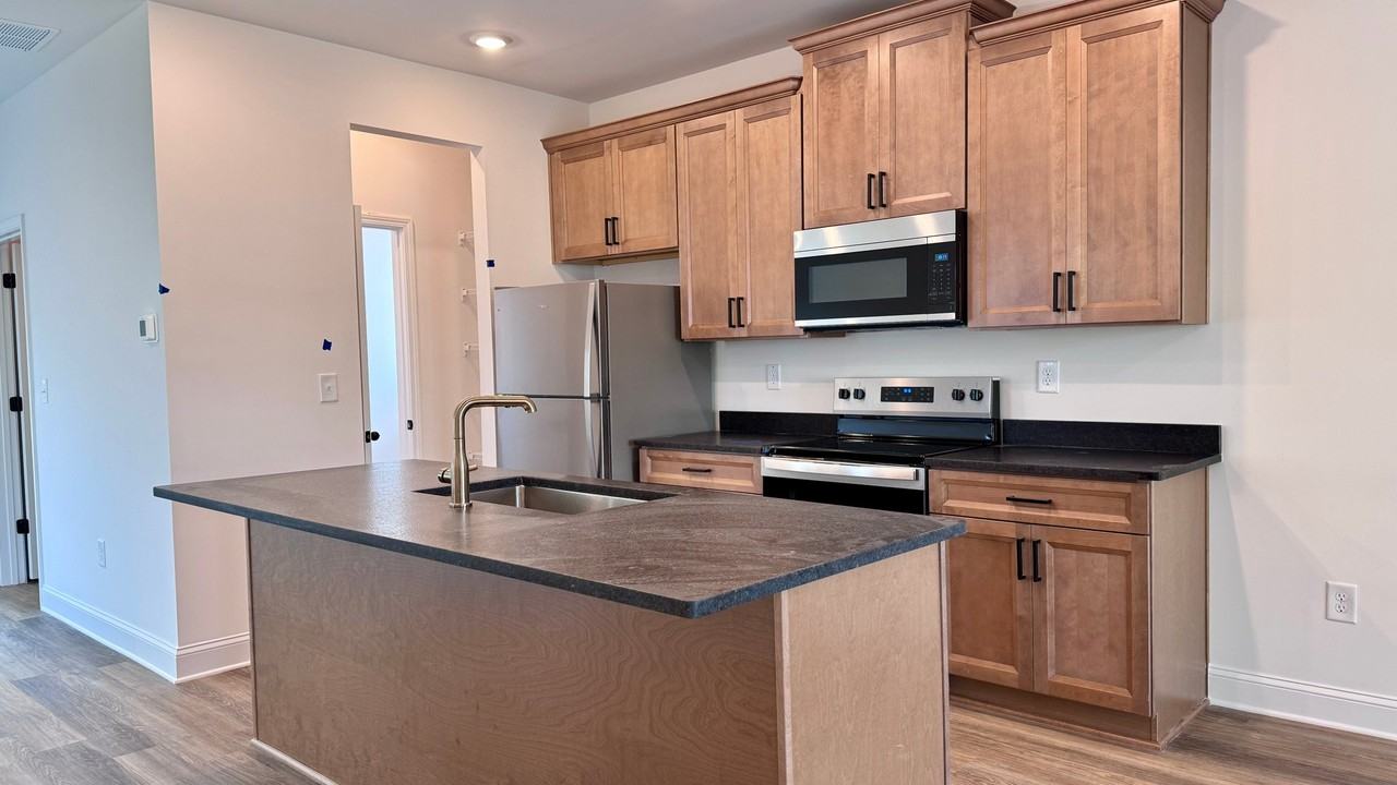 1905 Driftwood Cir - Photo 5 of 18