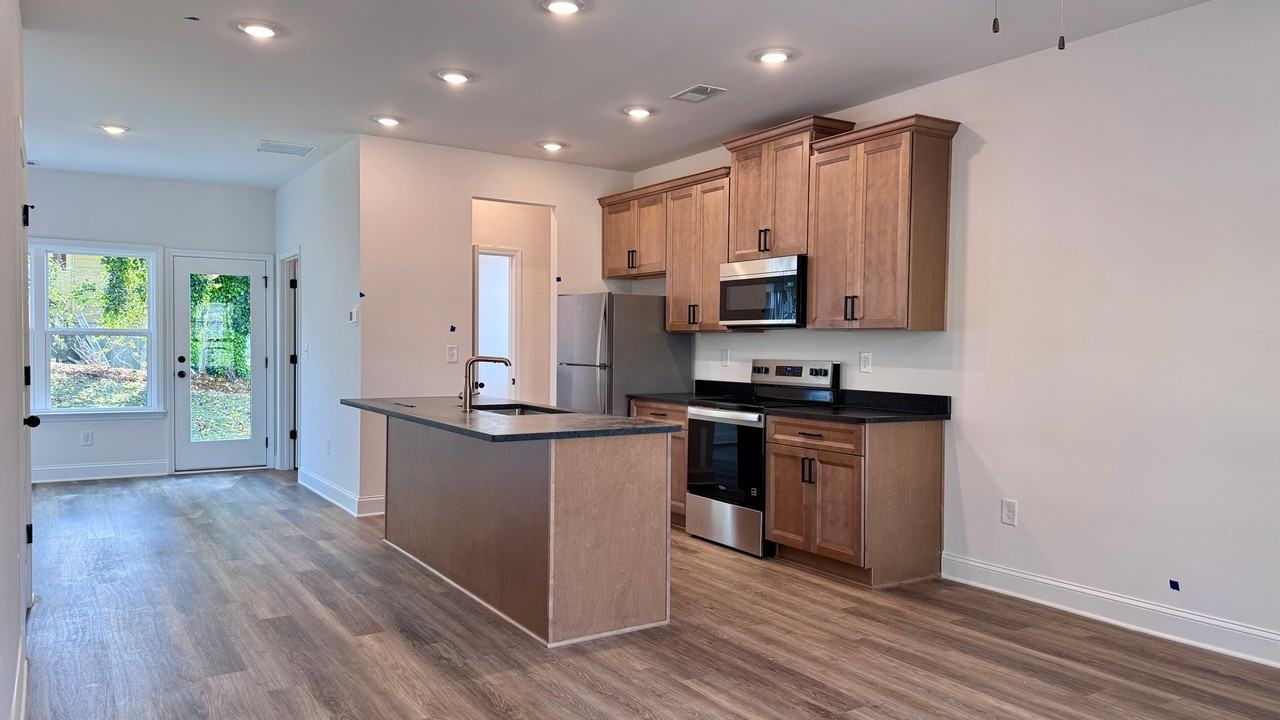 1905 Driftwood Cir - Photo 6 of 18