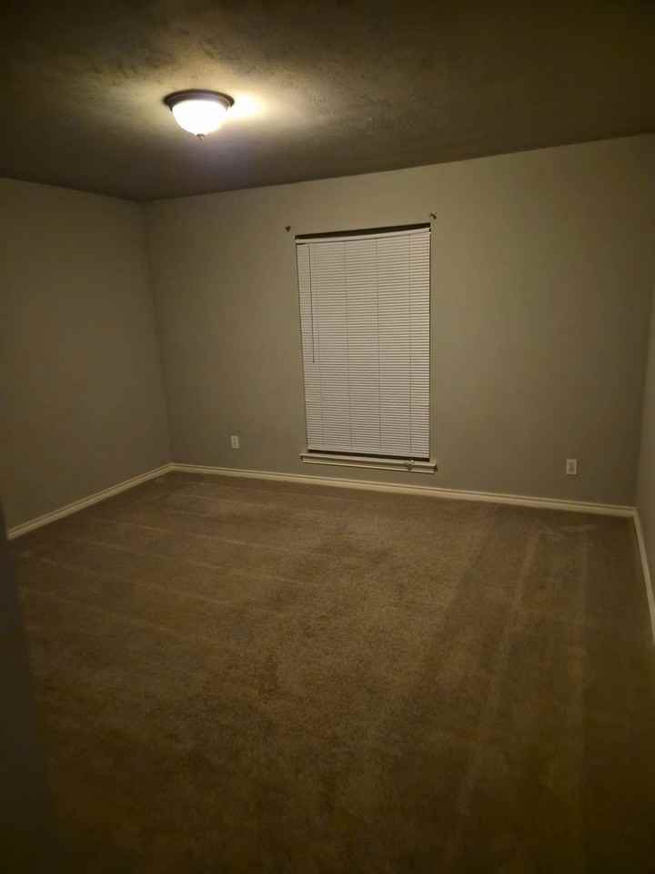 1108 Waterview Ln - Photo 3 of 10