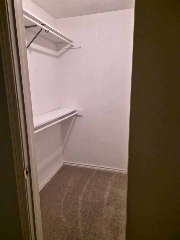 1108 Waterview Ln - Photo 4 of 10