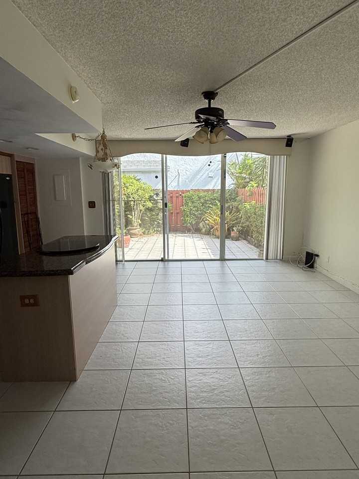 712 Ne 27th Ave #712 - Photo 7 of 42