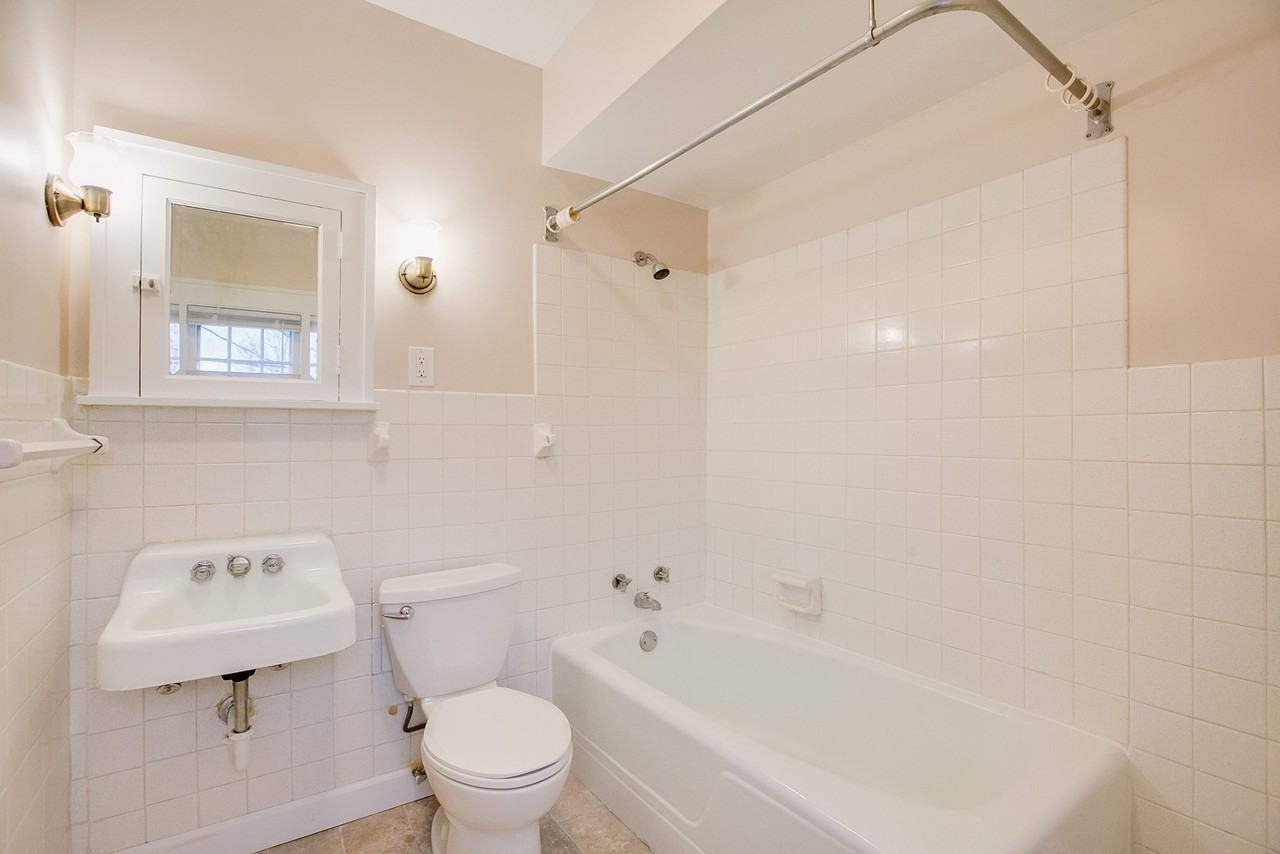 921 21st Ave Se #NA - Photo 4 of 11