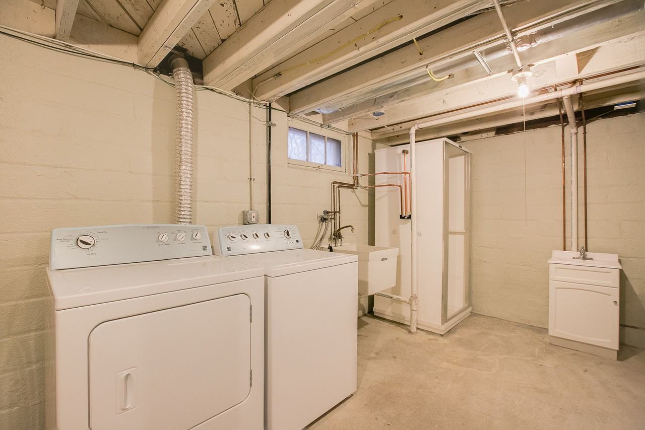 921 21st Ave Se #NA - Photo 5 of 11