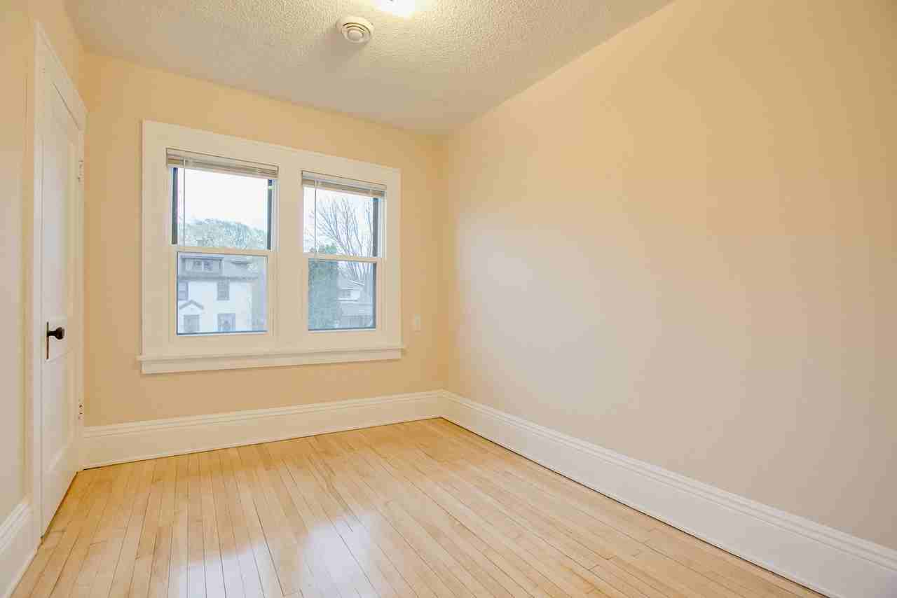 921 21st Ave Se #NA - Photo 7 of 11