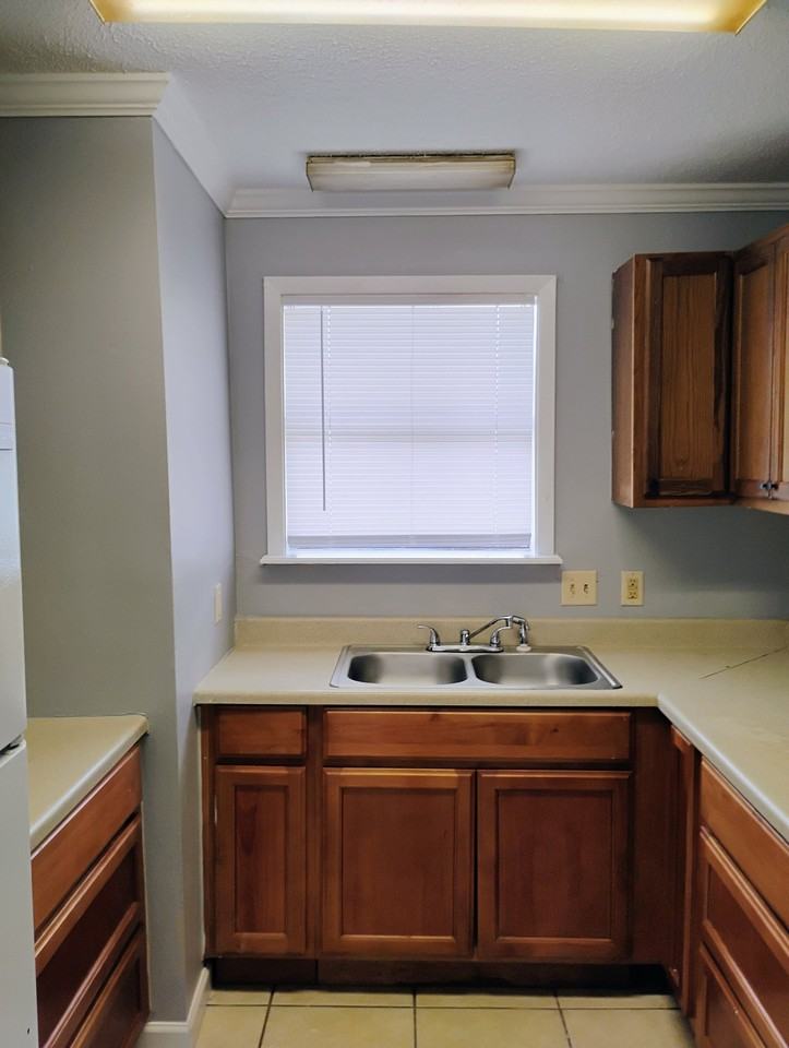 13706 Goodwood Blvd #13706 - Photo 3 of 9