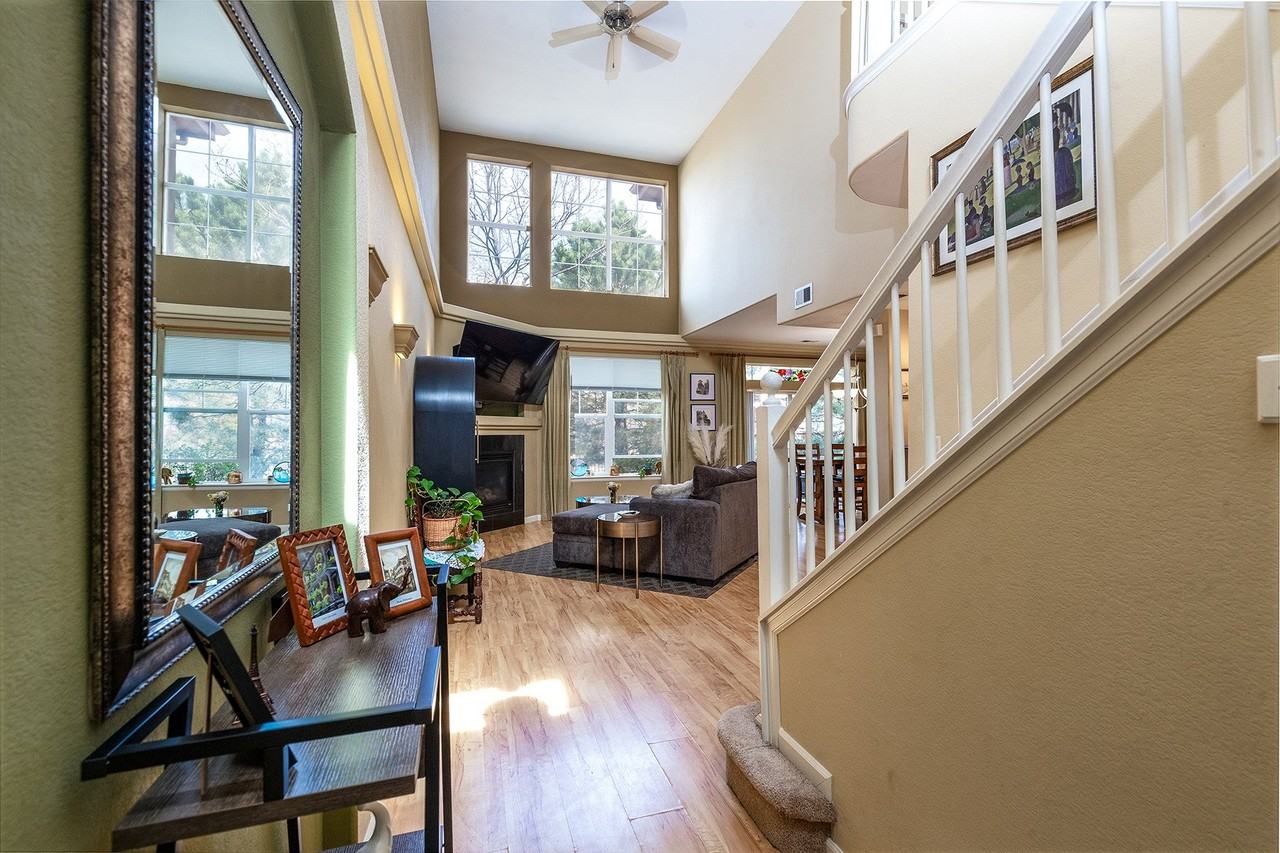 15201 E Batavia Pl - Photo 3 of 20