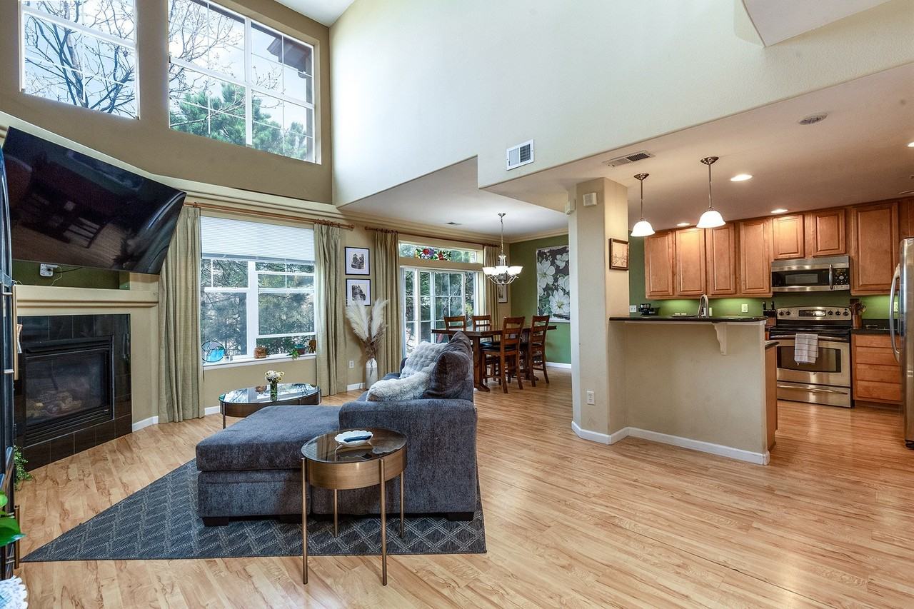 15201 E Batavia Pl - Photo 4 of 20