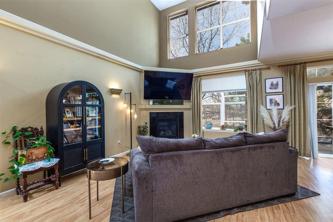 15201 E Batavia Pl - Photo 5 of 20