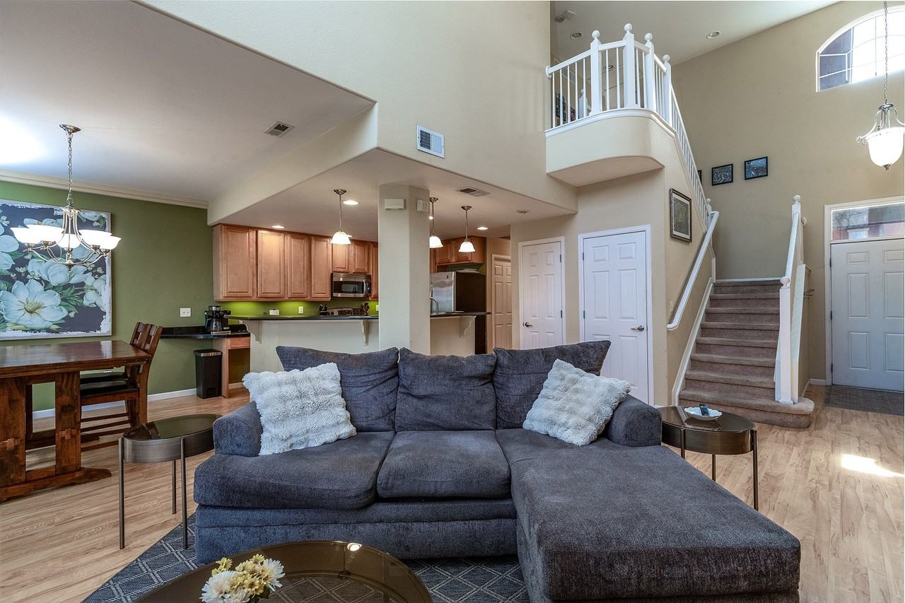 15201 E Batavia Pl - Photo 7 of 20