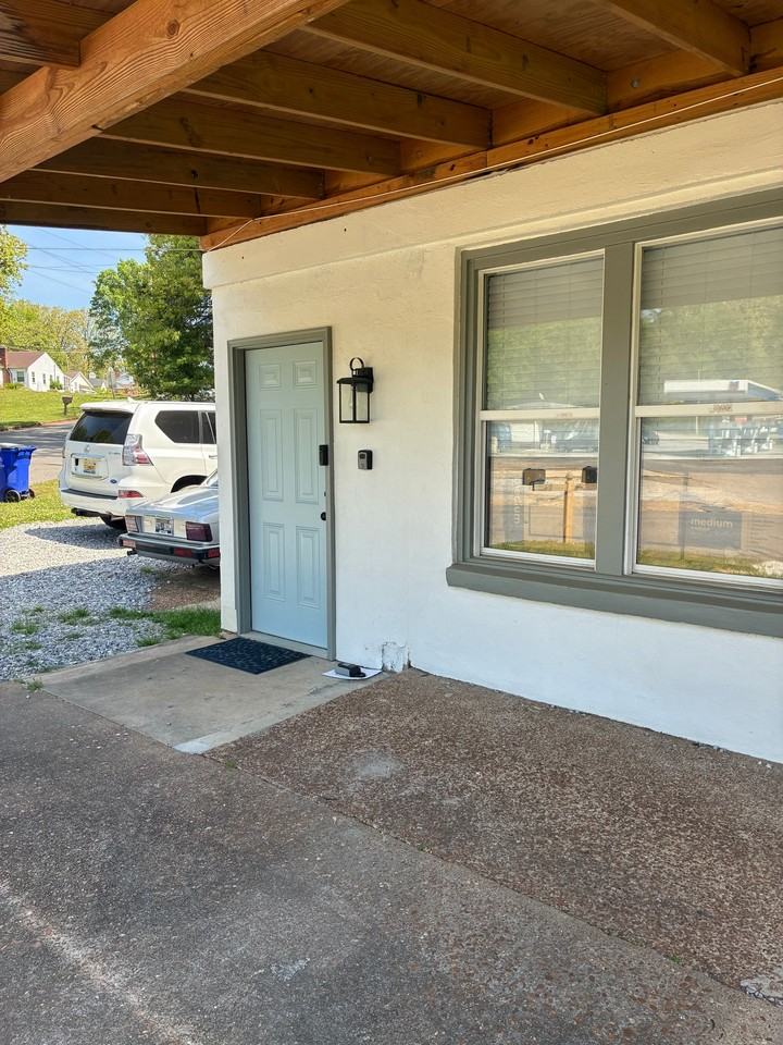 528 N Royal Ave - Photo 2 of 20