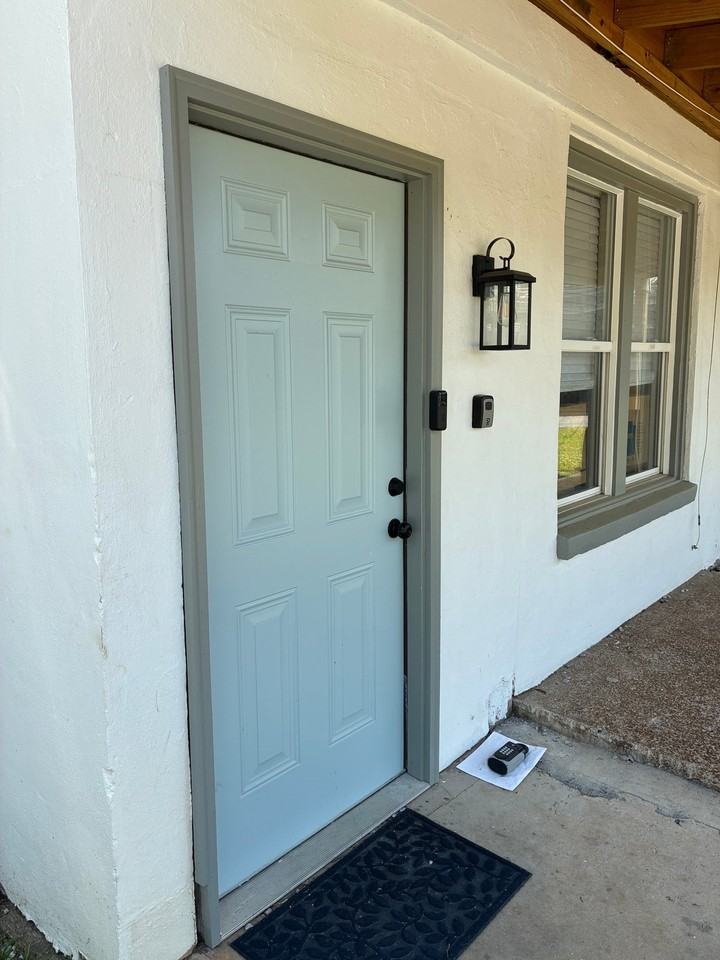 528 N Royal Ave - Photo 3 of 20